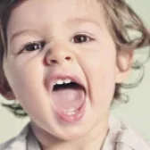 علت سیاه شدن دندان کودکان چیست؟👶🦷|علائم🌟+درمان⚡